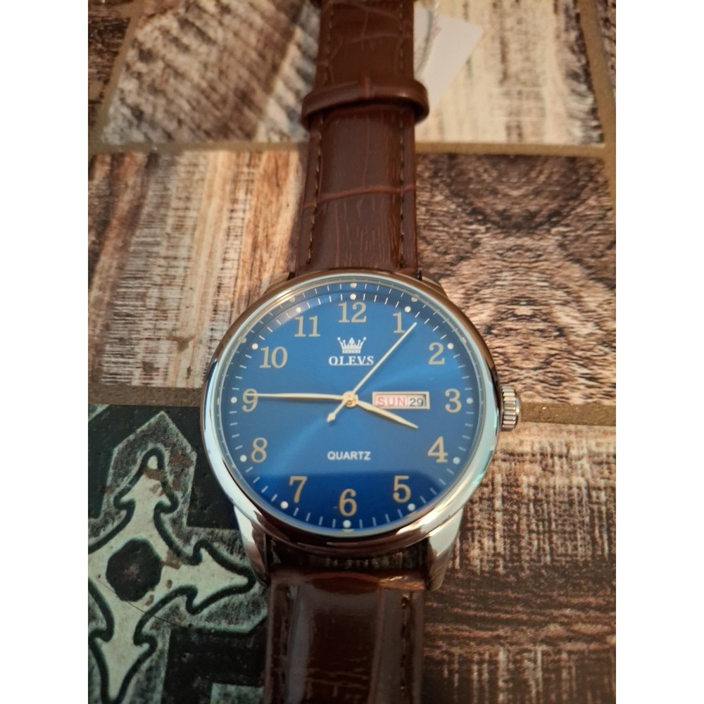 NIB OLEVS 5535G Mens Watch,Quartz Movement, Day/date, Brown Leather Band.